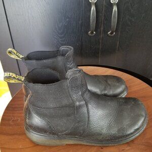 Dr Martens black leather Chelsea boots. Size 9 W/7 M.